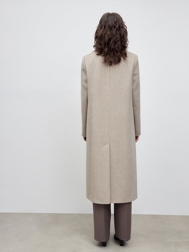 Шерстяное пальто с мембраной и утеплённой спинкой