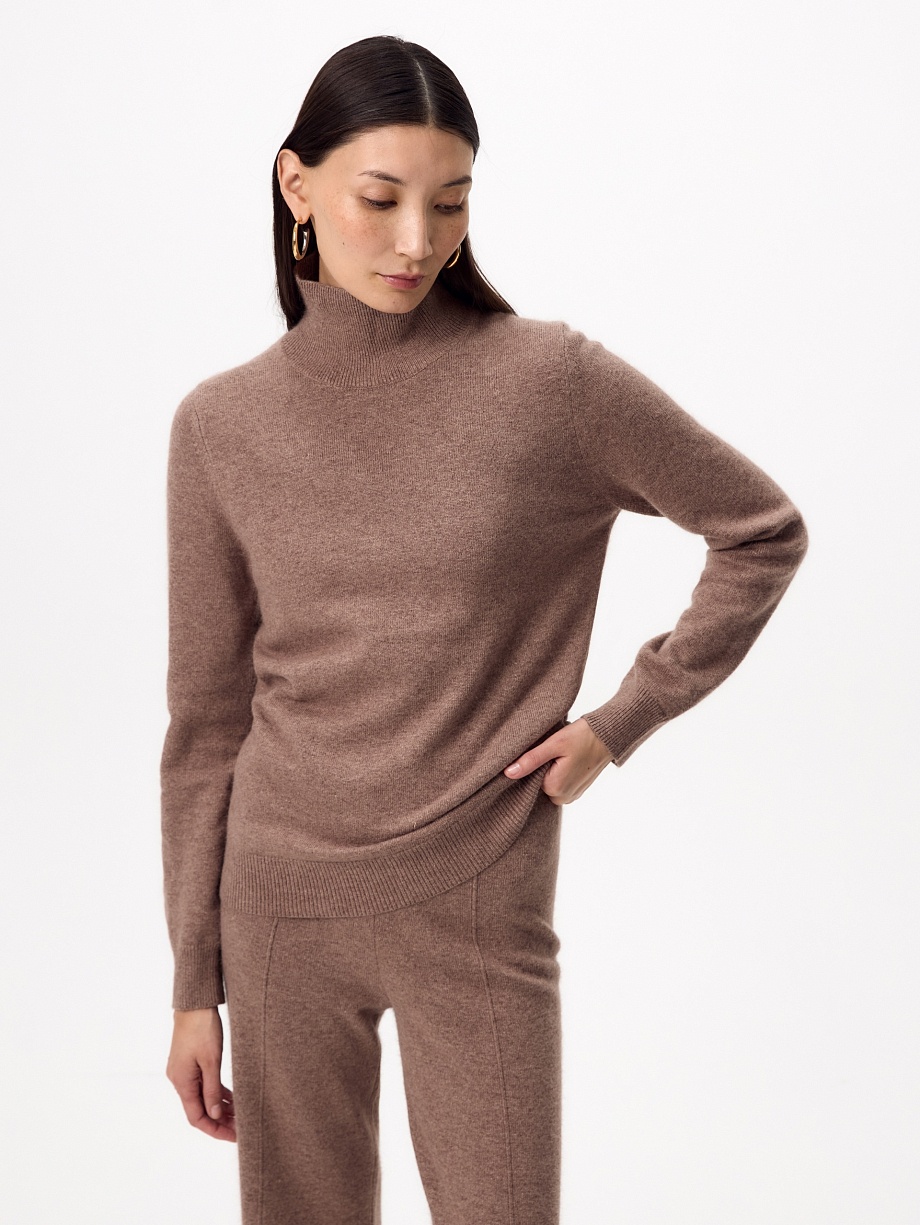 Костюм вязаный из шерсти с ангорой