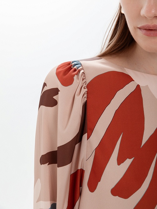 Полуприлегающая блуза с длинным рукавом