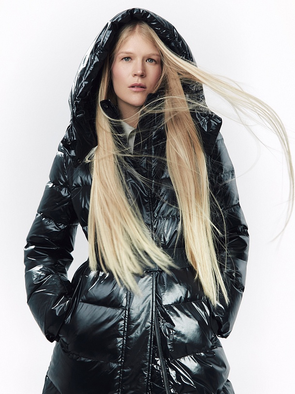 Пуховик с мембраной и утеплителем 90% пух и 10% перо и капюшоном