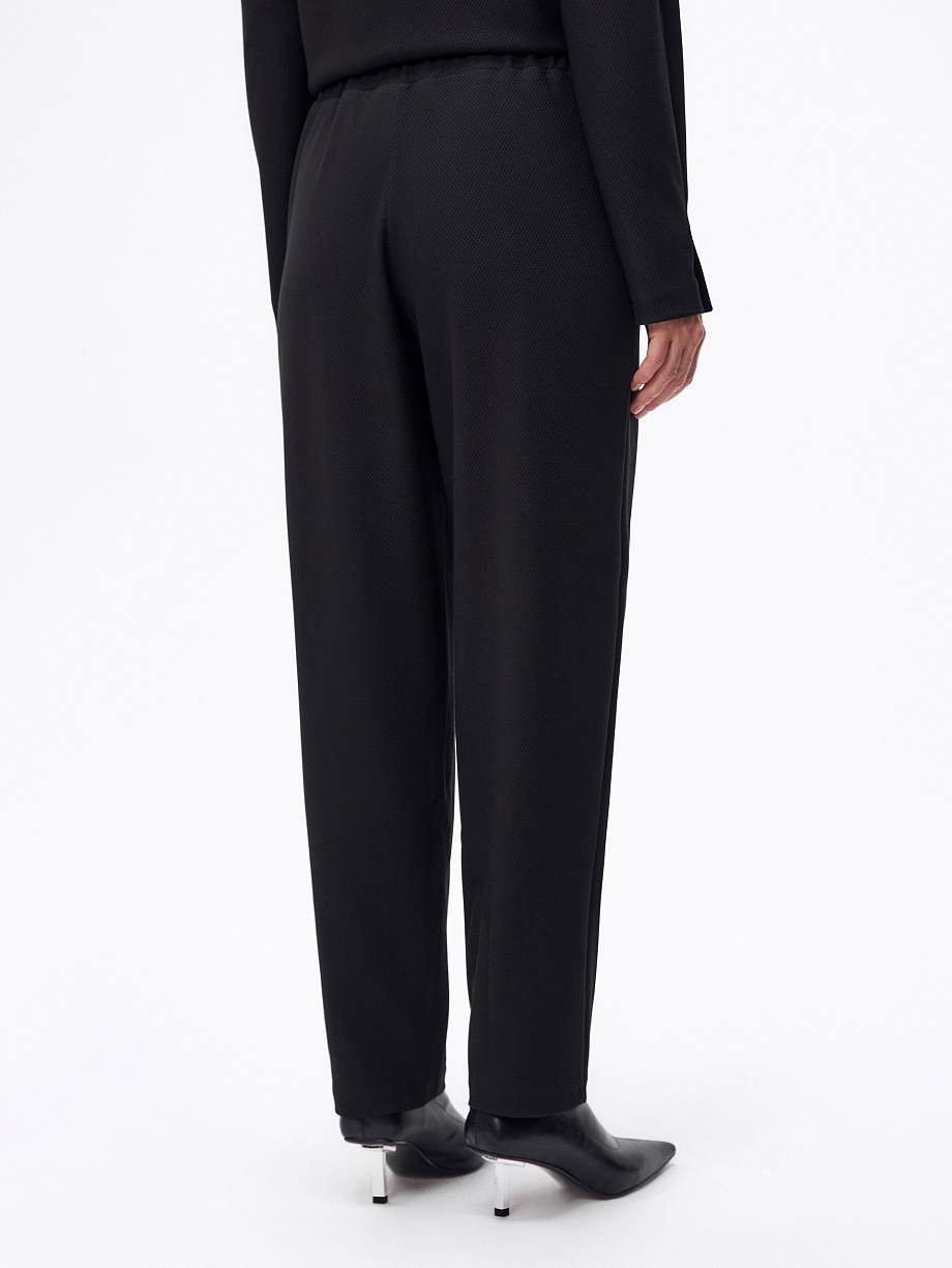 Брюки из фактурного трикотажа