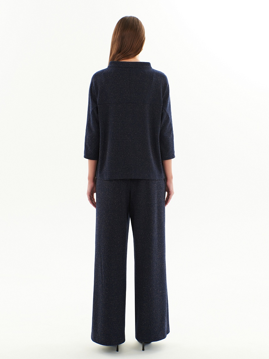 Прямая трикотажная блуза с воротником стойкой