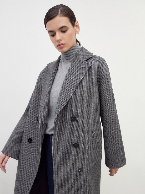 Шерстяное пальто с мембраной и утеплённой спинкой