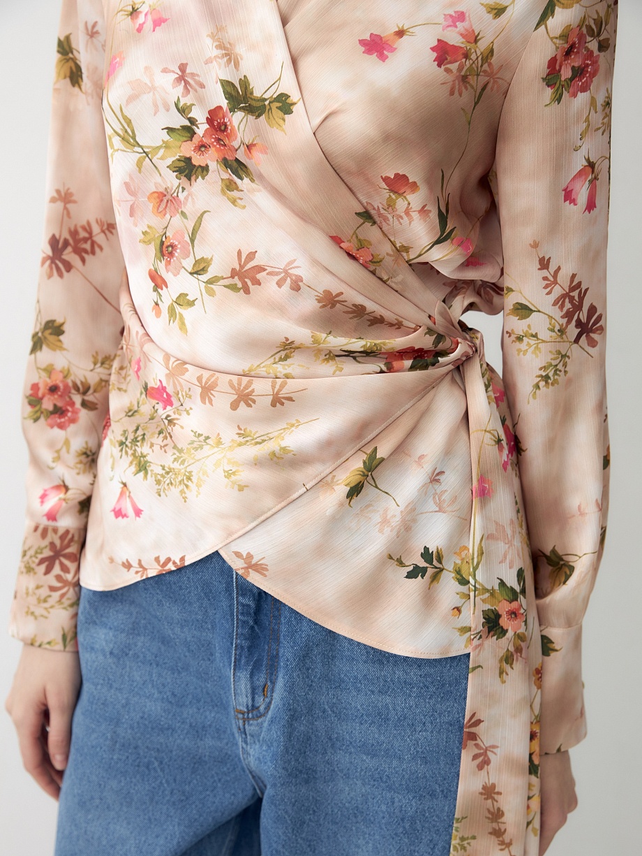Блуза на запах в цветочном принте