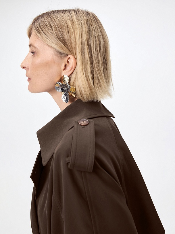 Классический тренч с застёжкой на воротнике