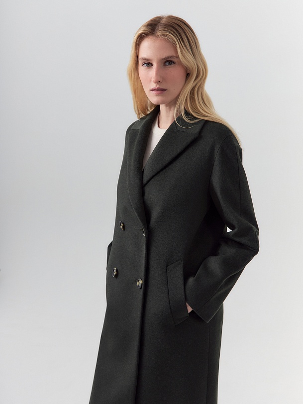 Шерстяное пальто с мембраной и утеплённой спинкой