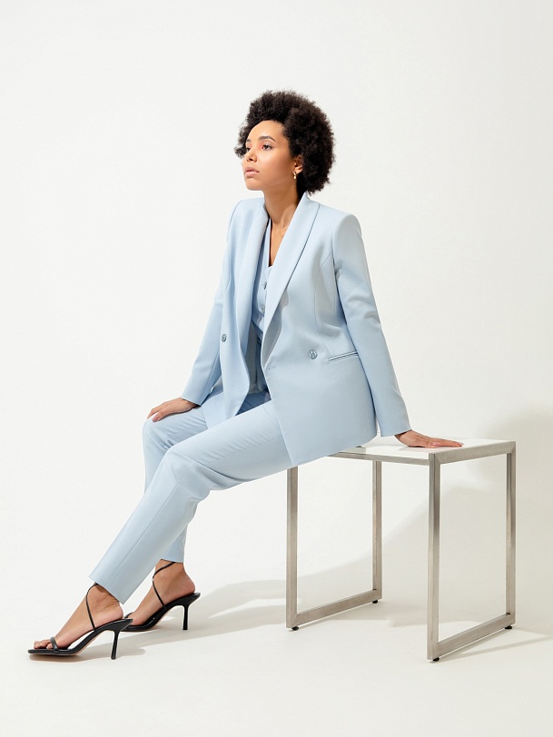 Брюки зауженного к низу силуэта