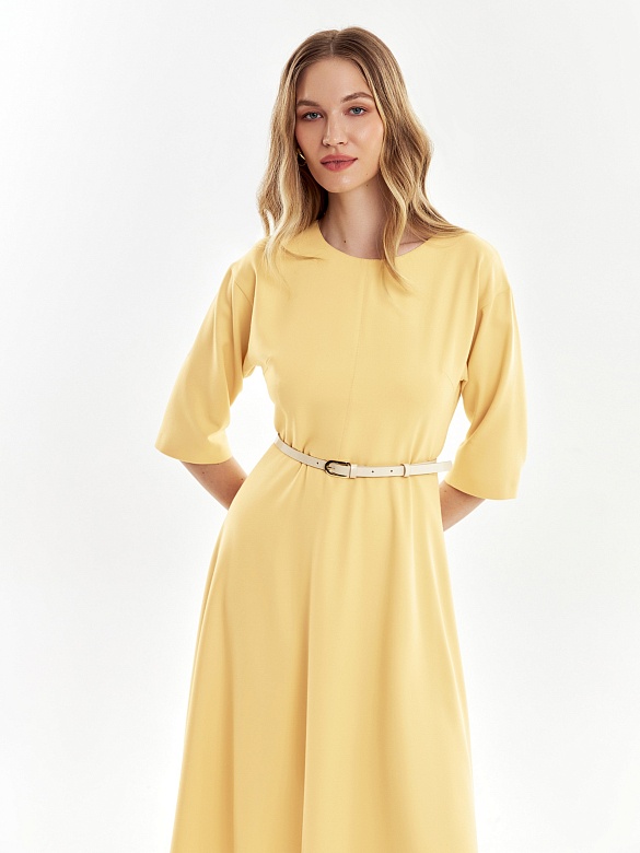 Элегантное платье медово-жёлтого цвета с поясом POMPA арт.3137700fb0831