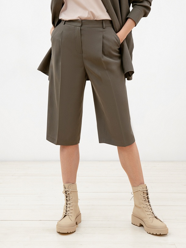 Шорты-бермуды цвета хаки