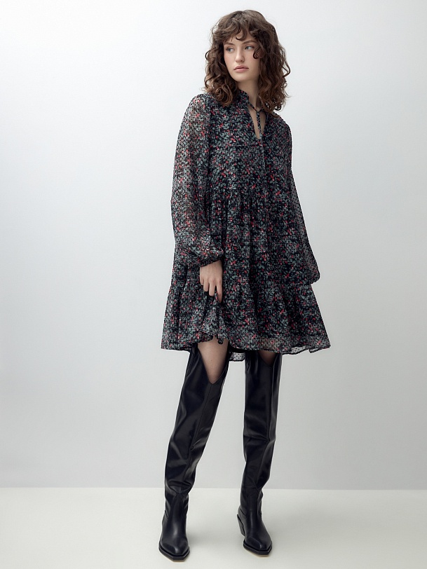 Свободное короткое платье с растительным принтом