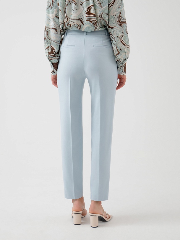 Брюки зауженного к низу силуэта