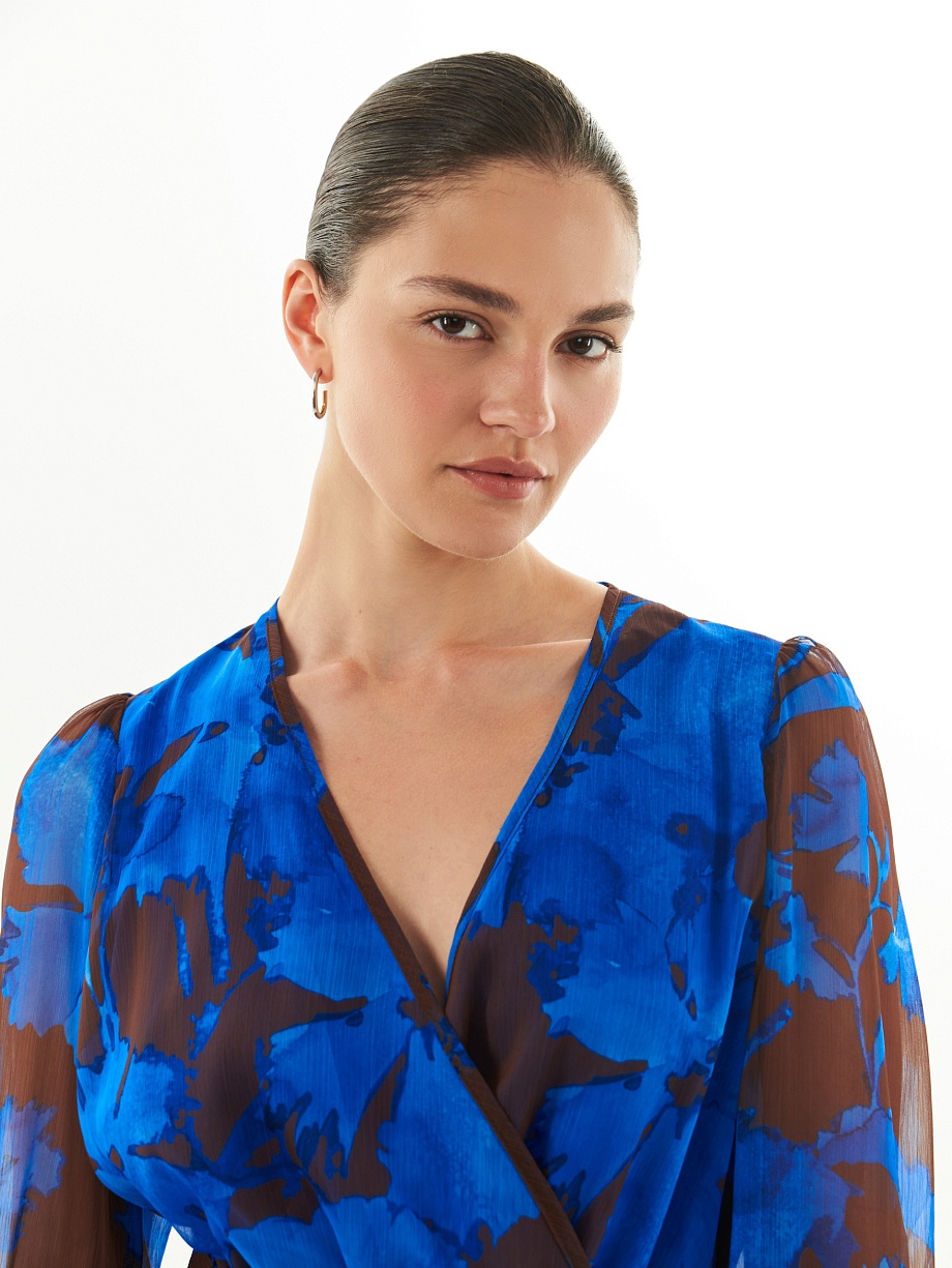 Свободное платье из шифона с растительным принтом