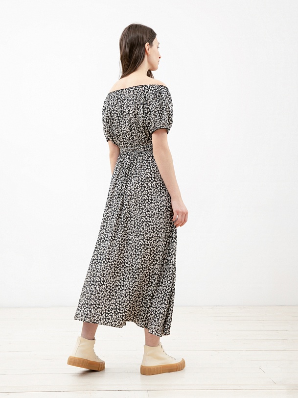 Платье с открытыми плечами