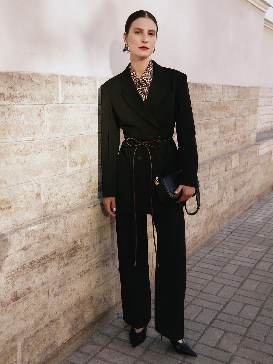 Брюки свободного силуэта из костюмной ткани