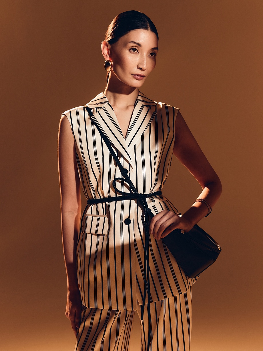 Удлинённый жилет из натуральной ткани