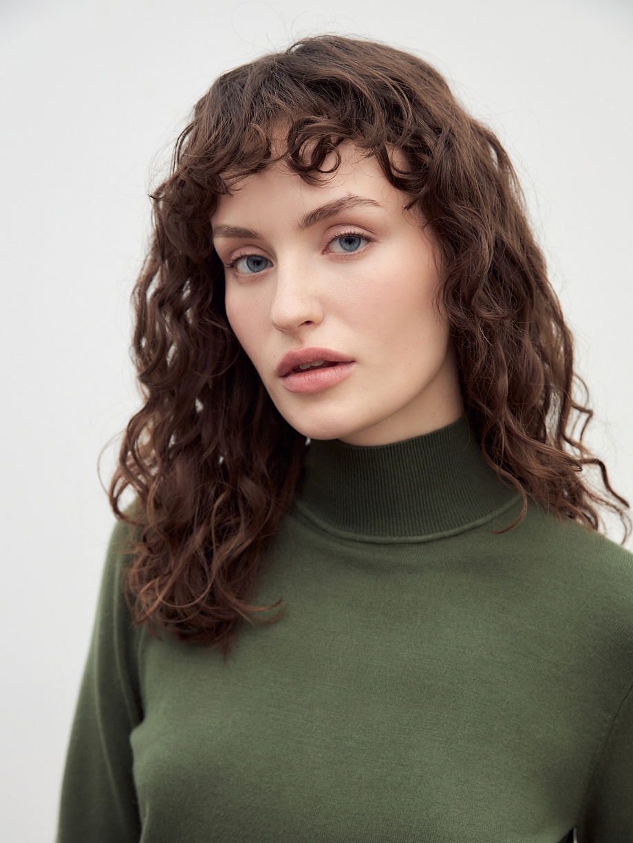 Водолазка с разрезами на рукавах