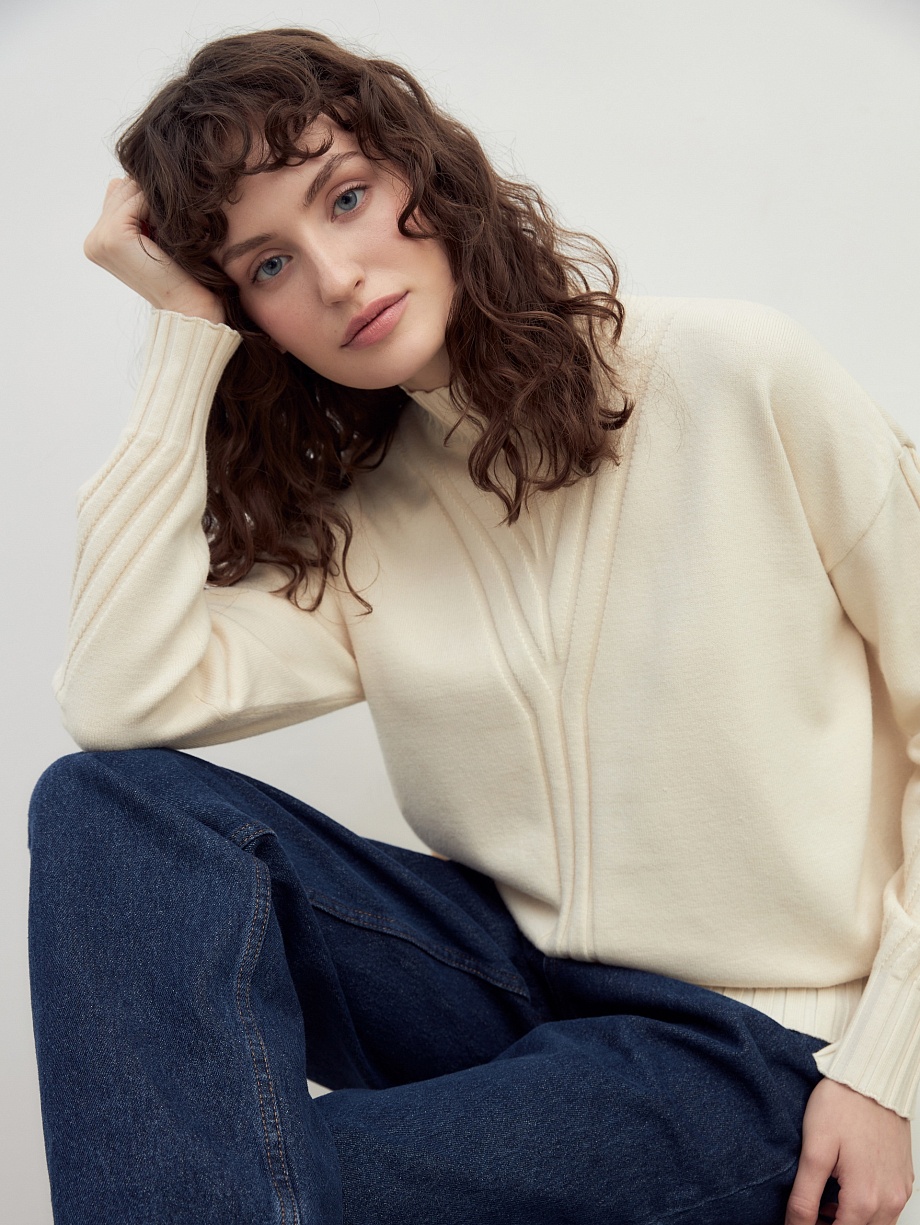 Свитер из вискозы и овечьей шерсти