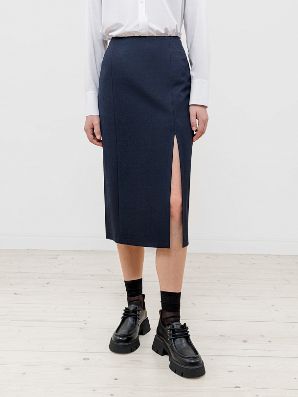 Юбка прямая с вырезом