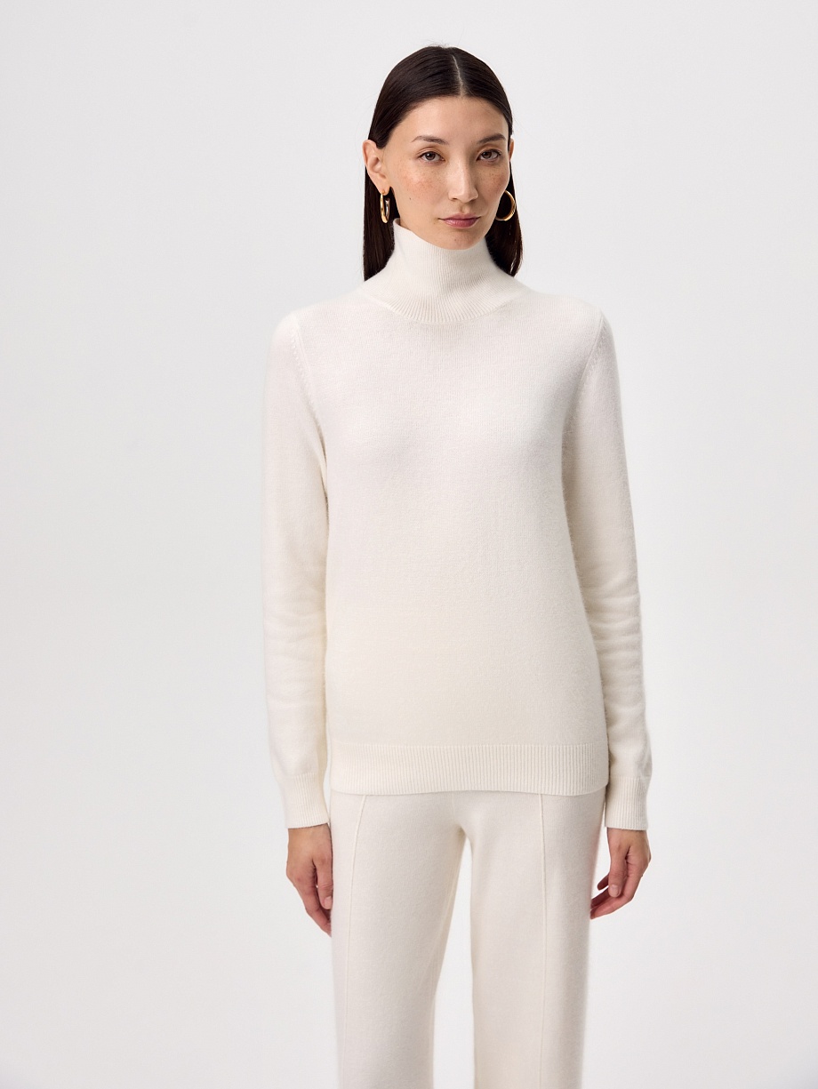 Костюм вязаный из шерсти с ангорой