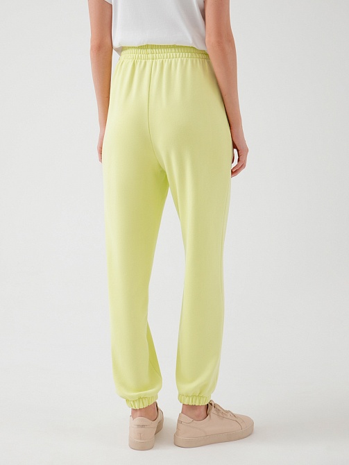 Брюки-джоггеры в стиле спорт-шик