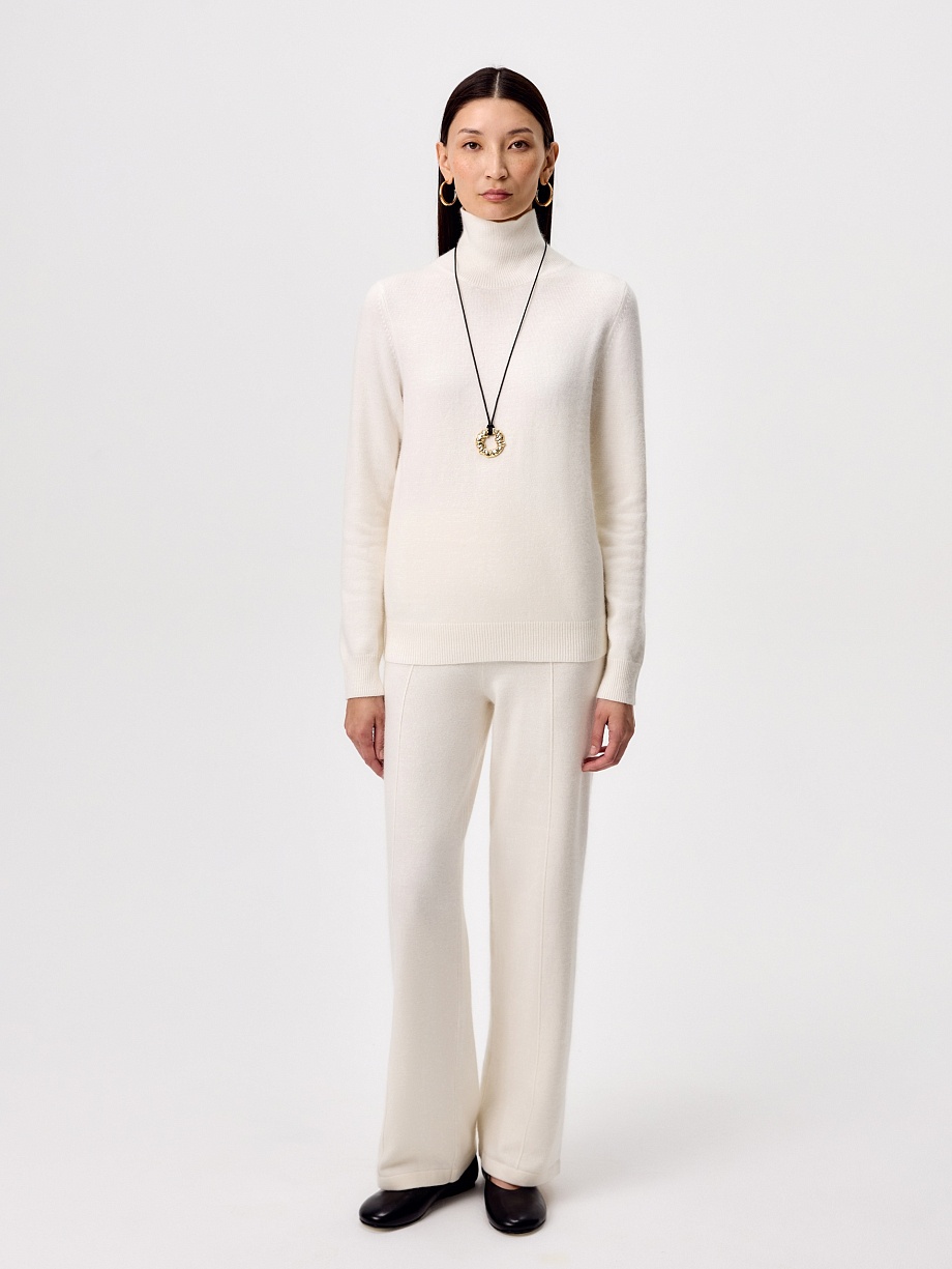 Костюм вязаный из шерсти с ангорой