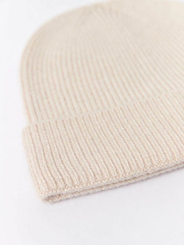 Шапка фактурной вязки с шерстью ангоры