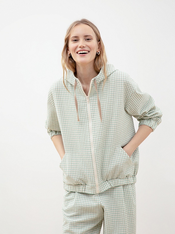 Спортивный жакет на молнии с капюшоном