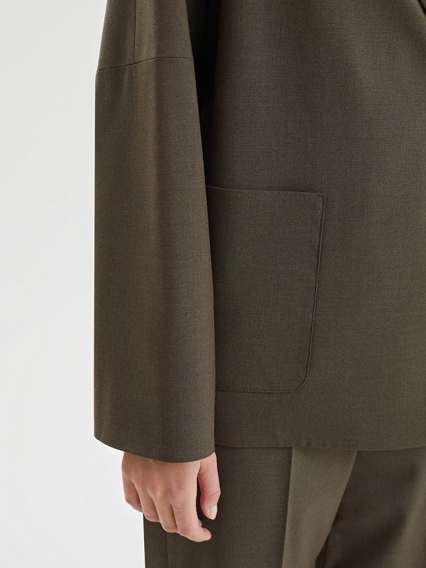 Жакет из костюмной ткани с поясом