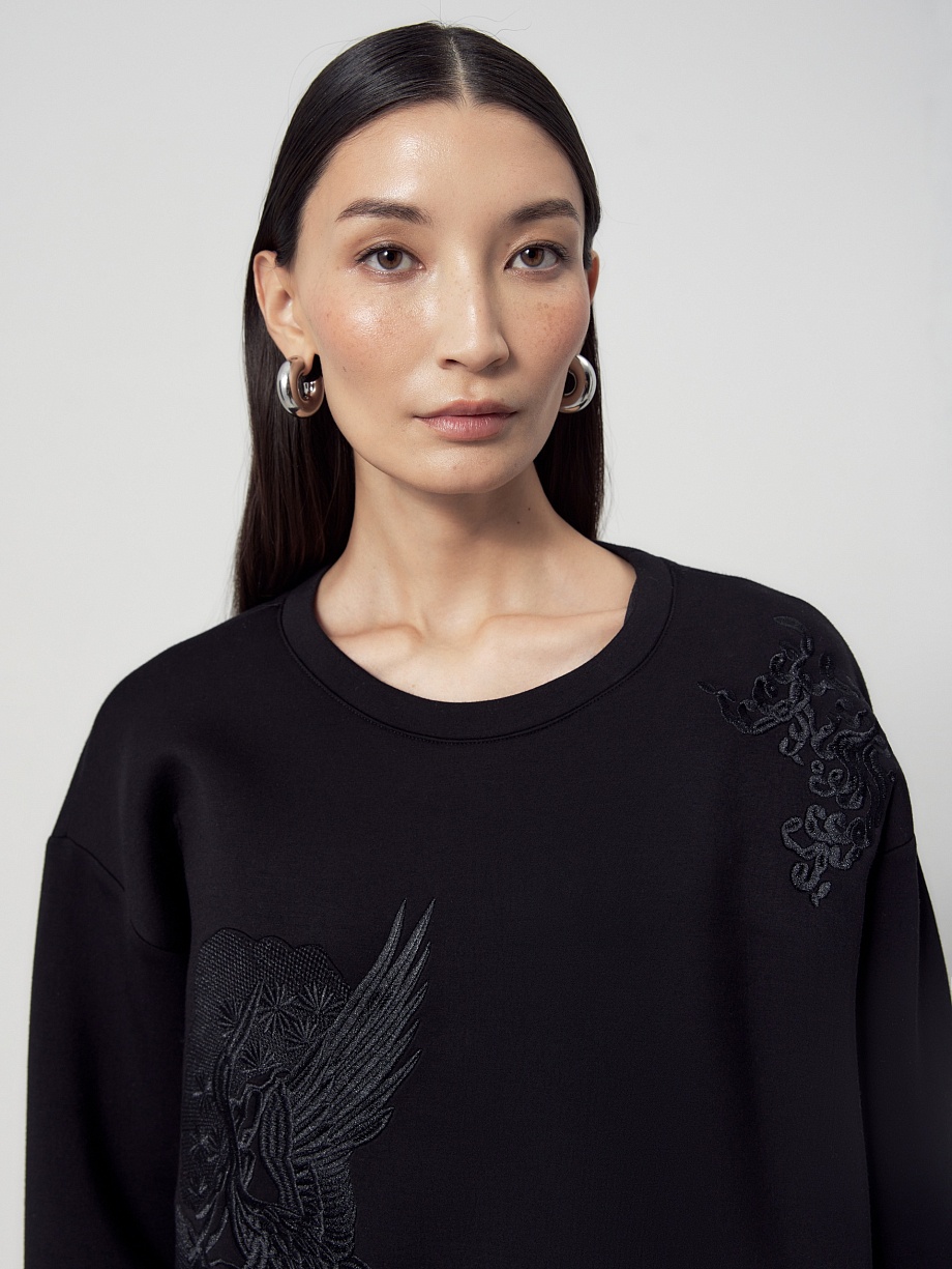 Свитшот из вискозы с вышивкой