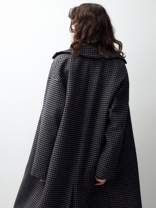 Шерстяное пальто с мембраной и утеплённой спинкой