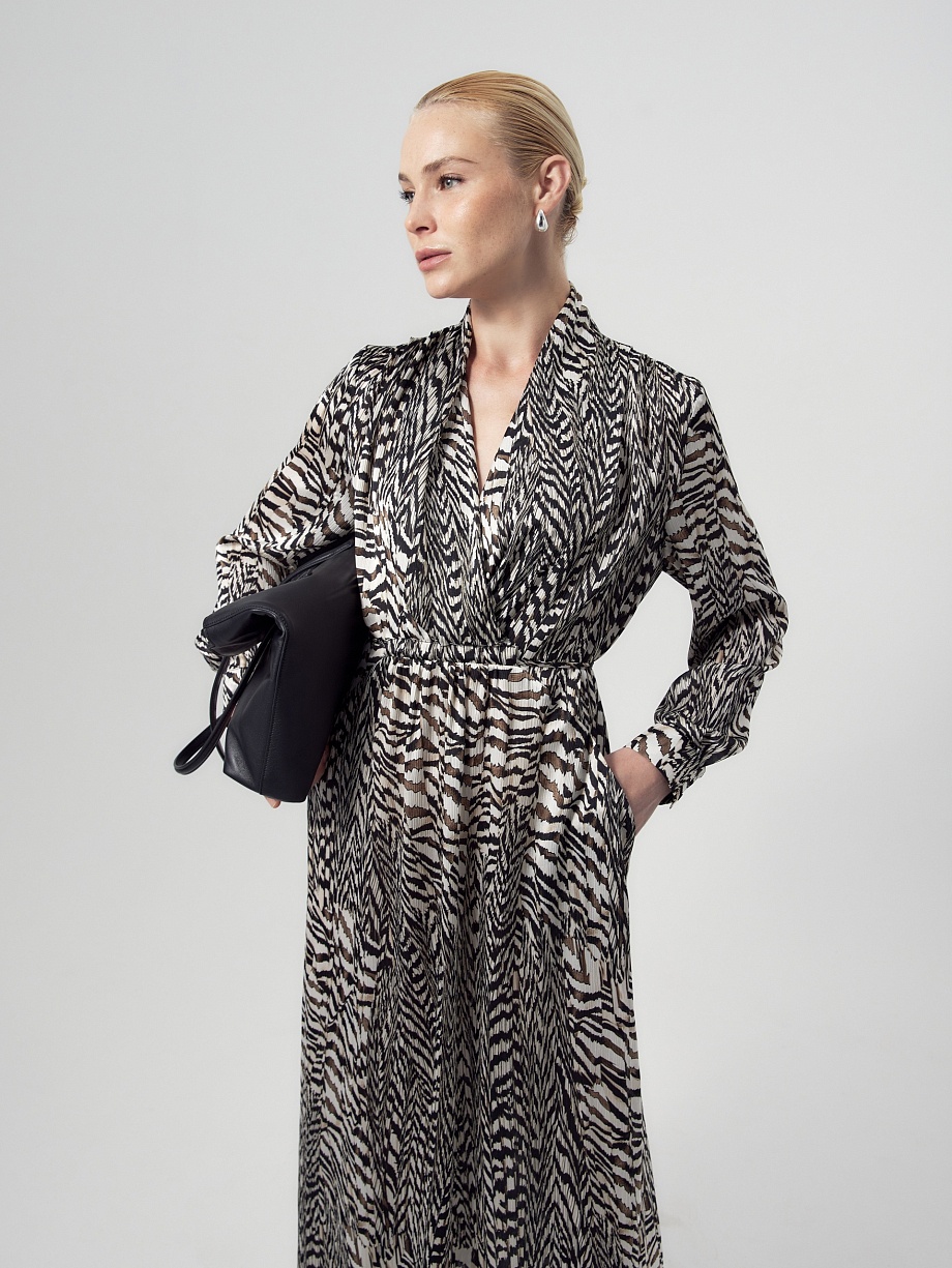 Платье из атласной ткани с анималистичным принтом