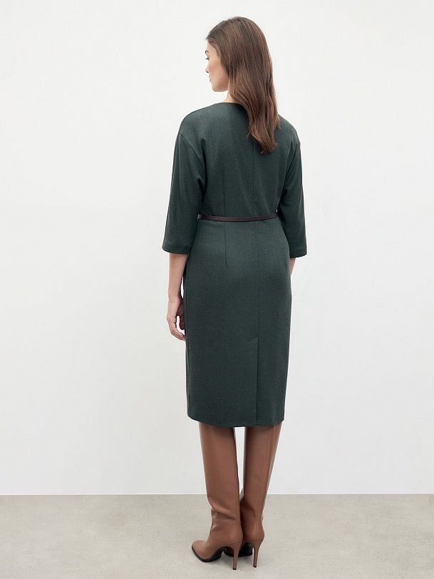 Приталенное платье с укороченным рукавом 