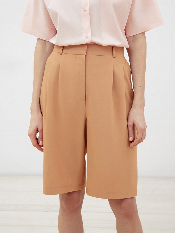 Шорты-бермуды цвета карамель