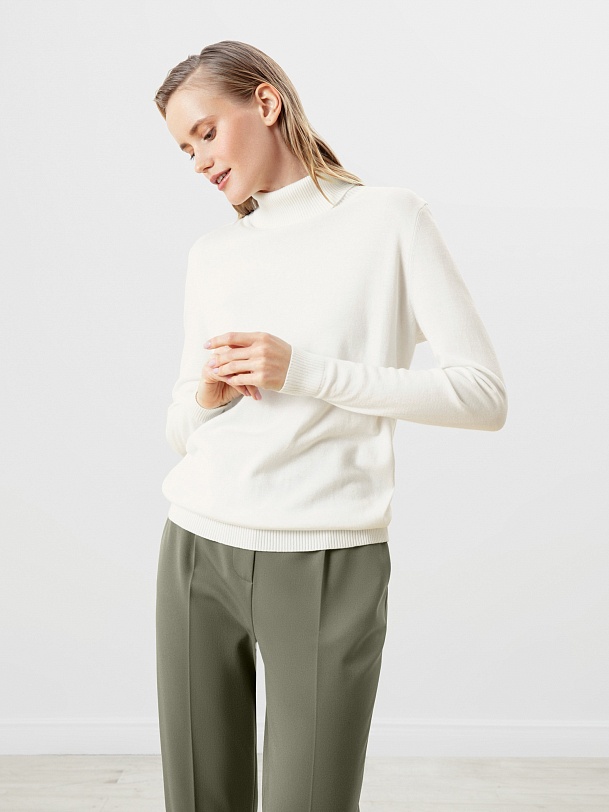 Тонкий белый свитер