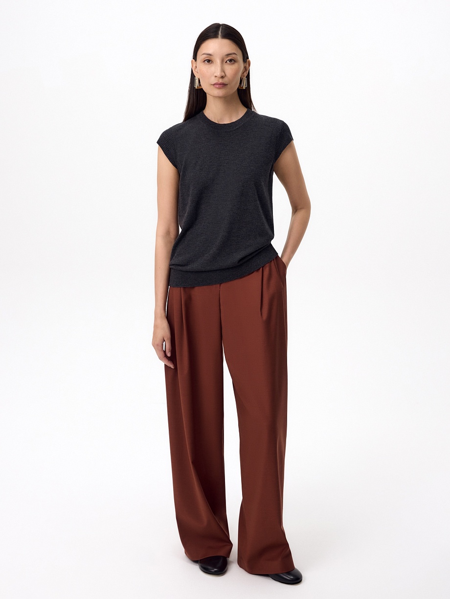 Жилет вязаный