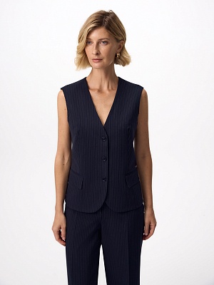 Жилет из костюмной ткани с открытыми срезами