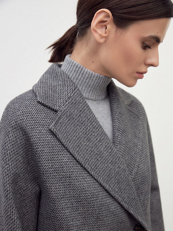 Шерстяное пальто с мембраной и утеплённой спинкой