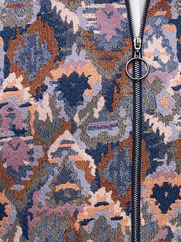 Стильный жаккардовый жакет в этническом стиле