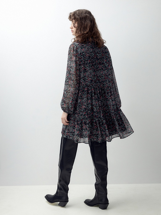 Свободное короткое платье с растительным принтом