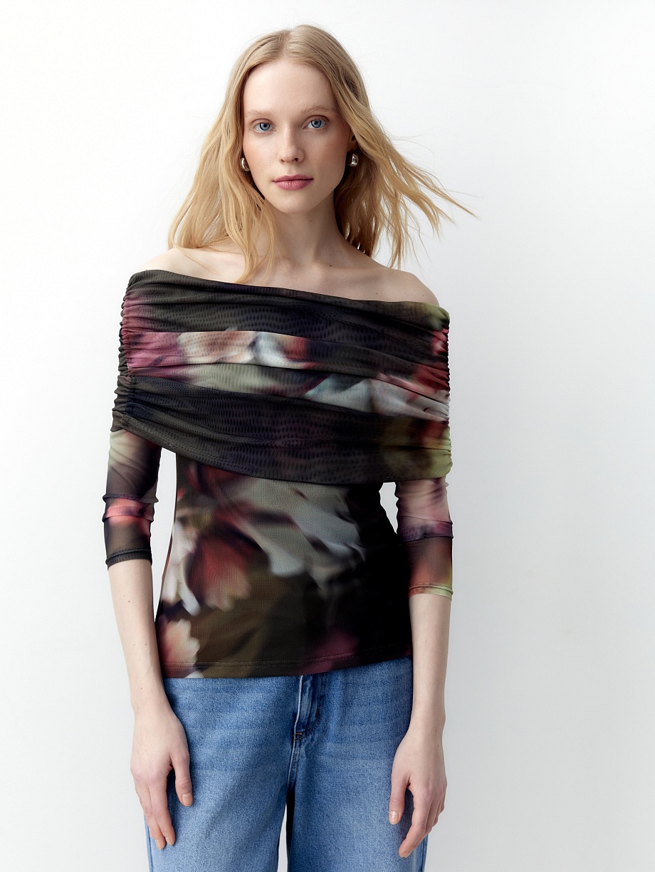 Блуза с открытыми плечами