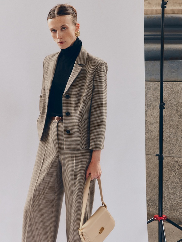 Укороченный жакет с накладными карманами POMPA арт.1100650bw0390