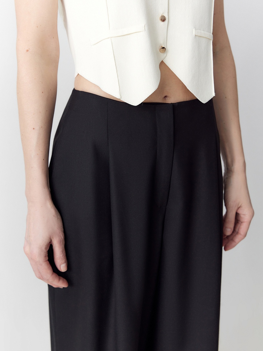 Широкие укороченные брюки из костюмной ткани