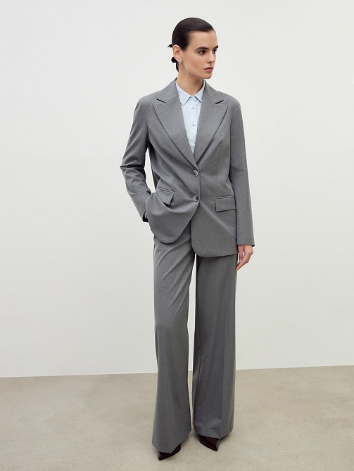 Жакет со спущенным плечом из костюмной ткани