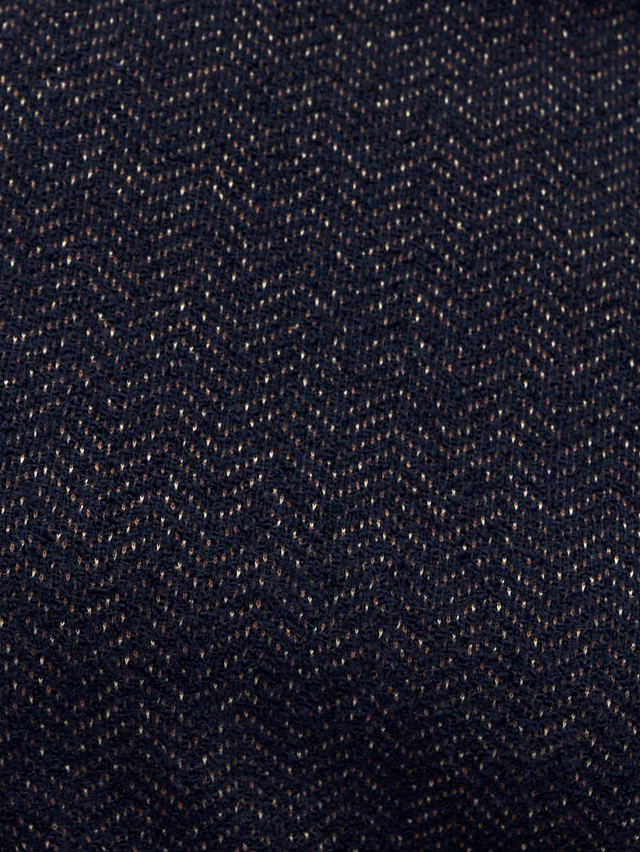 Платье из фактурного трикотажа с воротником-стойка