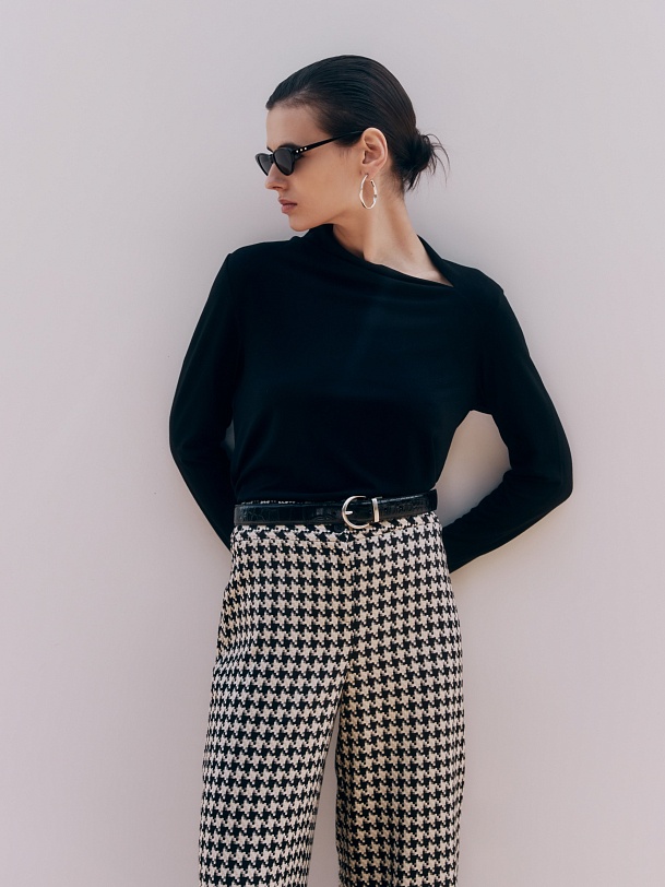 Джемпер из тонкого гладкого трикотажа