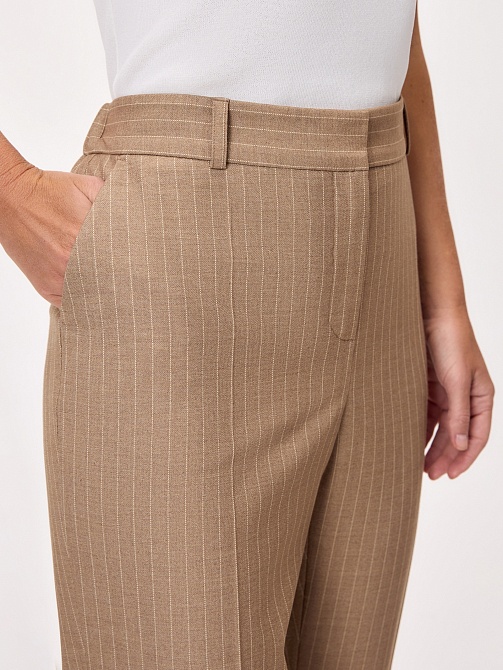 Укороченные зауженные брюки из костюмной ткани 