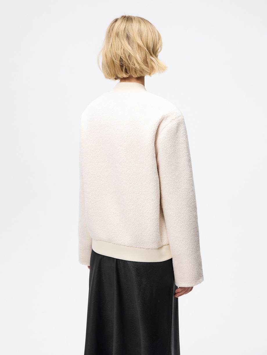 Бомбер из фактурного трикотажа