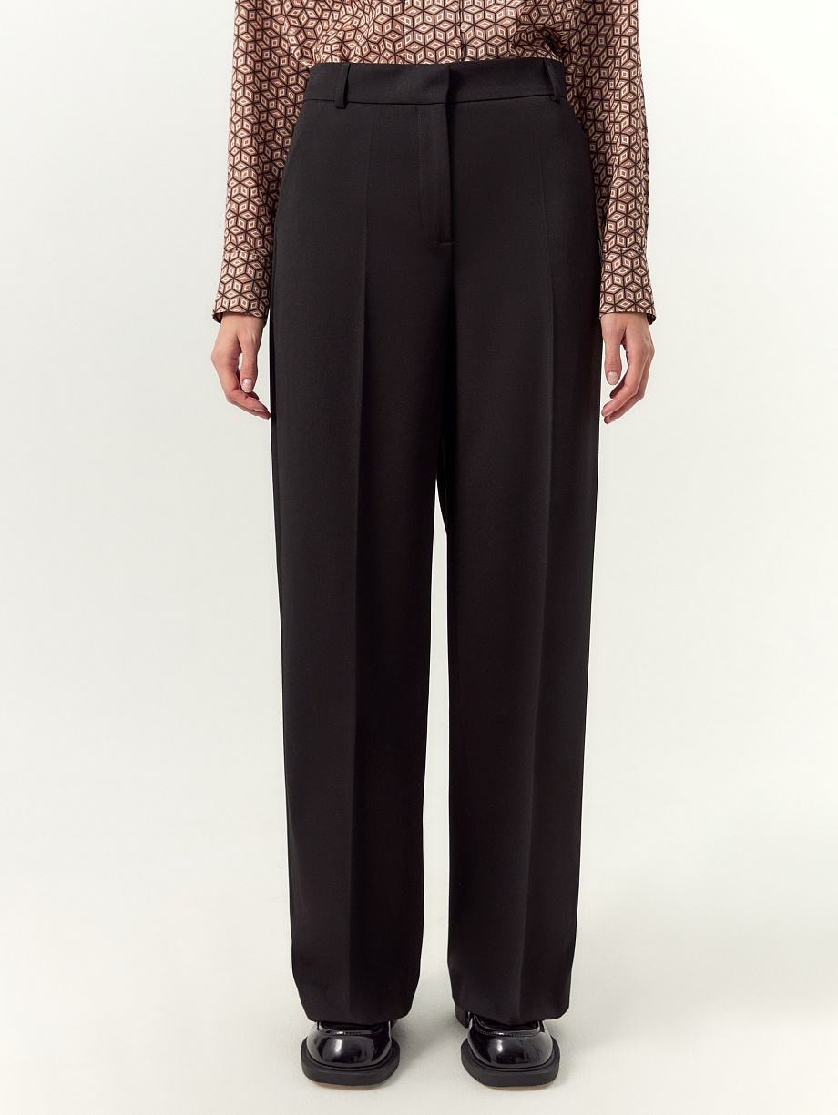 Брюки свободного силуэта из костюмной ткани