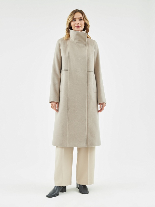 Зимнее пальто из шерсти с меховым воротником и мембраной