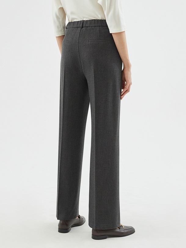 Широкие струящиеся брюки из костюмной ткани на резинке